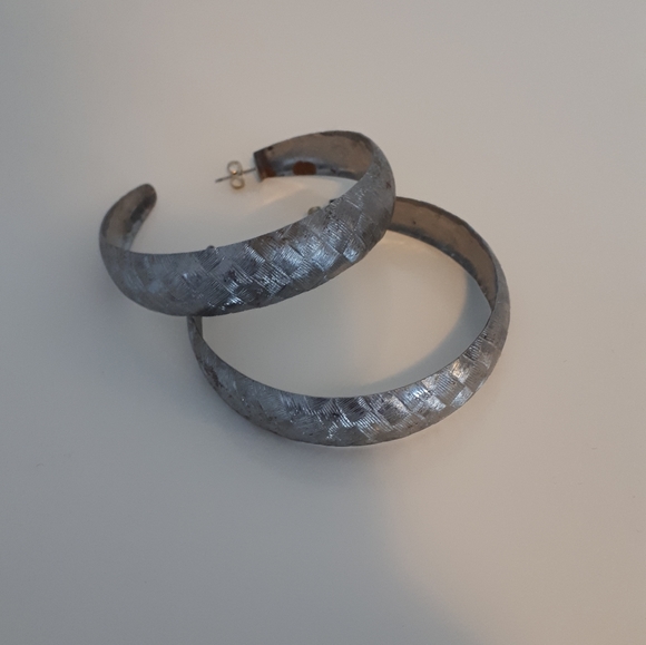 🌵2/$15 Hoop Earrings - Picture 2 of 3